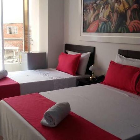 Hotel Giron Plaza Buitenkant foto