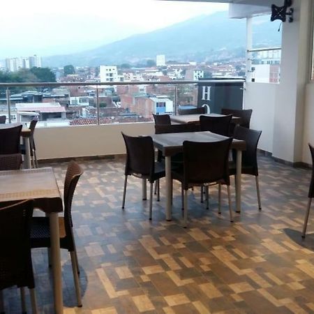 Hotel Giron Plaza Buitenkant foto