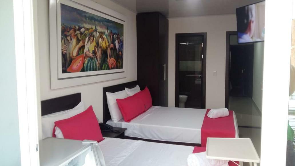 Hotel Giron Plaza Buitenkant foto