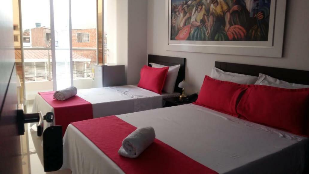 Hotel Giron Plaza Buitenkant foto