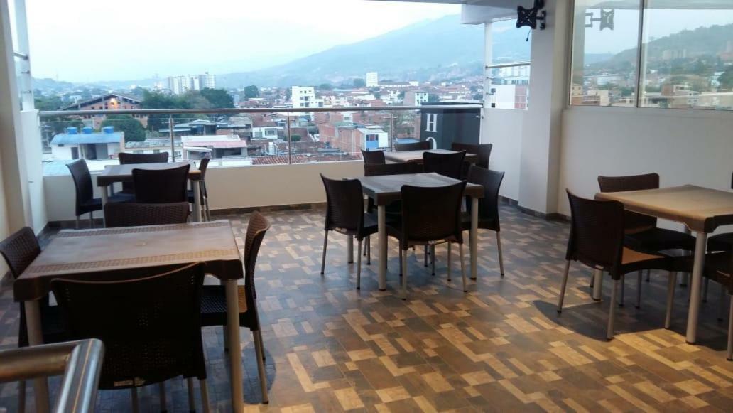 Hotel Giron Plaza Buitenkant foto