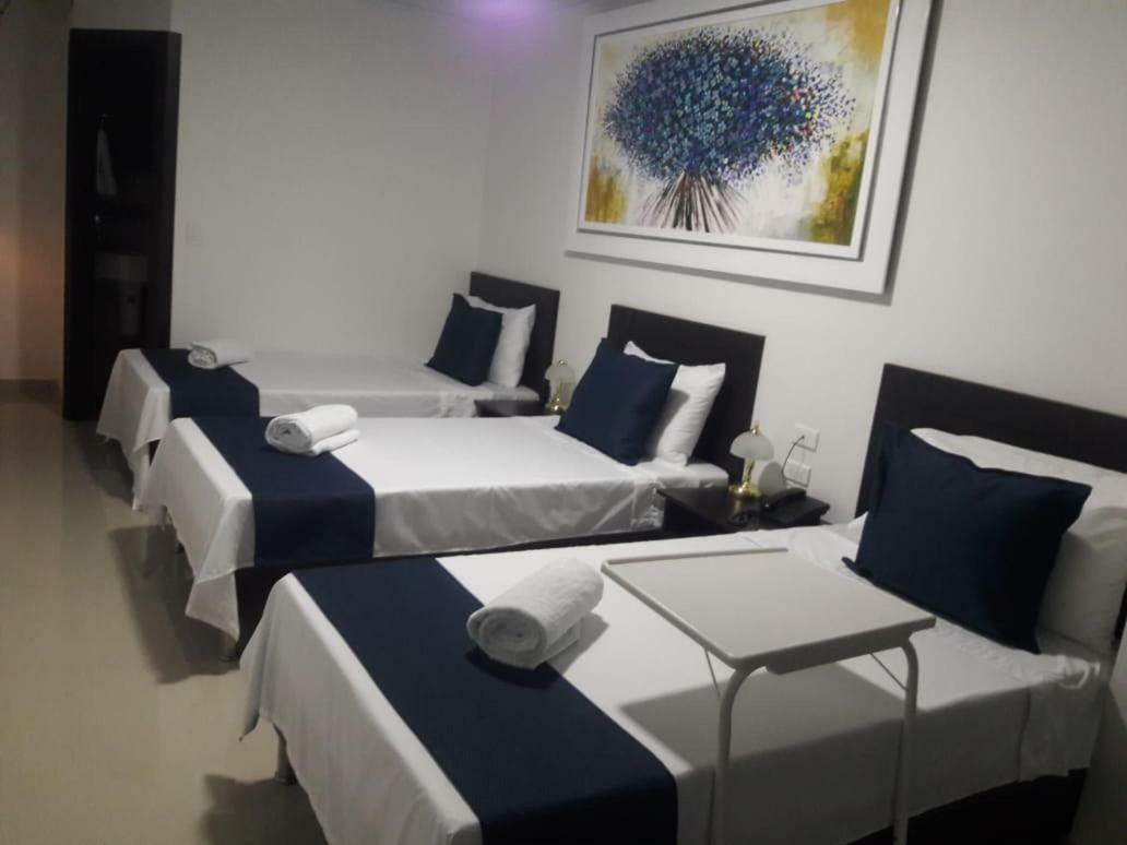 Hotel Giron Plaza Buitenkant foto